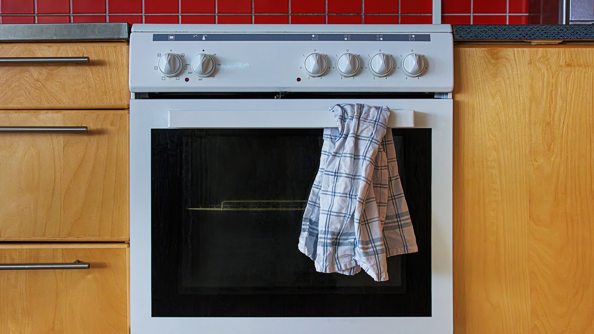 Čemu služi dugme sa ventilatorom za rernu? Većina domaćica ga pogrešno koristi