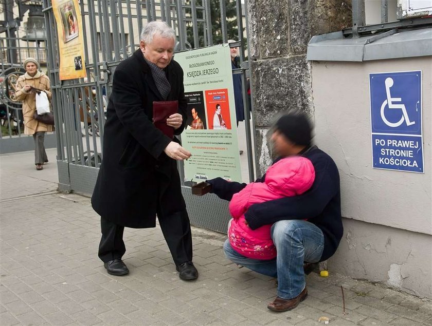 Kaczyński ze święconką. Zobacz, co miał w koszyczku...