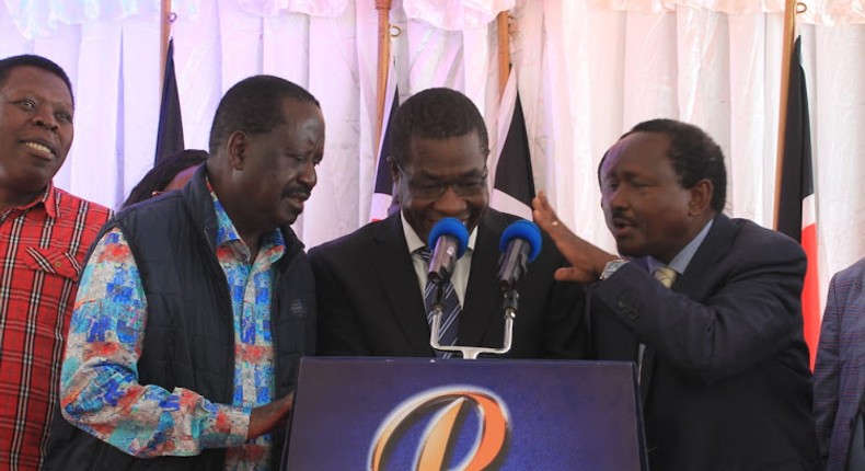 File image of National Assembly Minority Leader Opiyo Wandayi flanked by Azimio la Umoja One Kenya Alliance leaders Raila Odinga and Kalonzo Musyoka at a past press conference at the SKM Command Centre on November 29, 2022