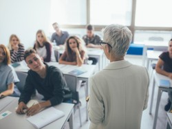 Kto w Polsce jest profesorem? Najczęściej mężczyzna