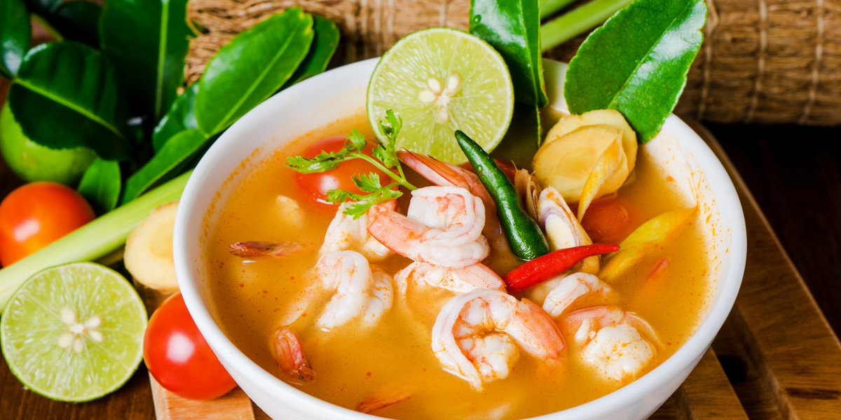 Słodka, pikantna i kwaskowata - warto skusić się na tajską zupę