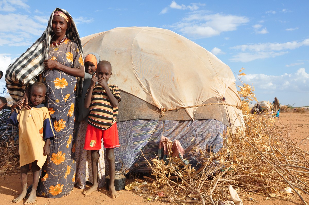 Somalia zmaga się z klęską głodu, a ONZ ocenia, że do tej pory zmarły z tego powodu dziesiątki tysięcy osób.