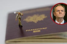 Polacy wracają do kraju? Premier reaguje na doniesienia Daily Mail