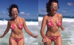 Anna Popek niczym Wenus wynurza się z morskich fal. Egzotyczne wakacje gwiazdy TVP [ZDJĘCIA]