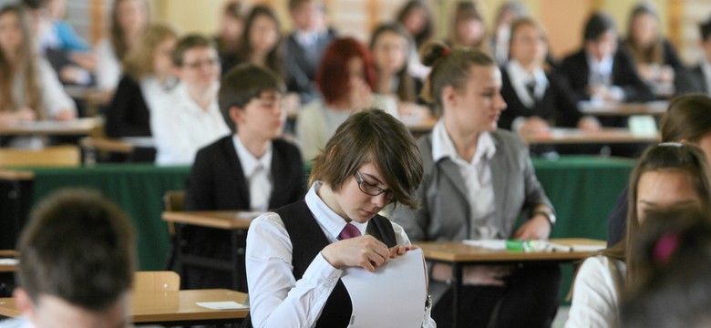 Ruszył egzamin gimnazjalny. Zobacz arkusze z WOS, historii i polskiego