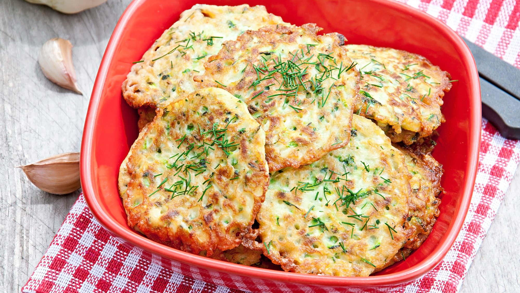 Na zemiakové placky sme zvyknutí v rôznych variantoch.