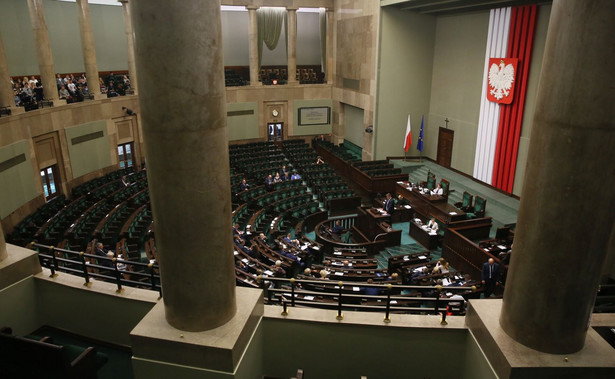 Sejm znowelizował ustawę o OZE. Rząd chwali zmiany, opozycja bardzo krytyczna