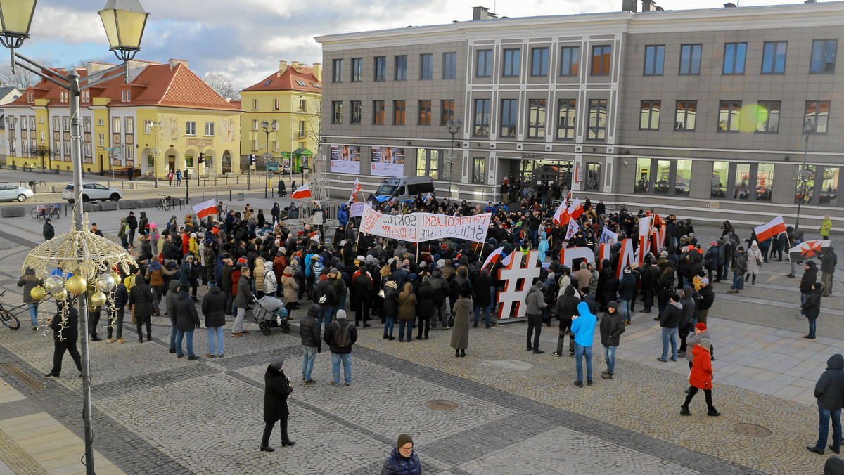 Białystok. Antyszczepionkowcy z zarzutami po wydaniu kilku "wyroków śmierci" 