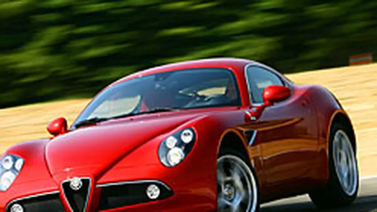 Alfa Romeo 8C GTA: karbonowe nadwozie i 500 KM