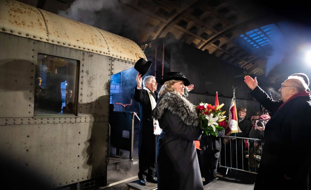 Inscenizacja przyjazdu Ignacego Jana Paderewskiego na dworzec kolejowy w Poznaniu, rozpoczęła główne obchody 100. rocznicy wybuchu powstania wielkopolskiego