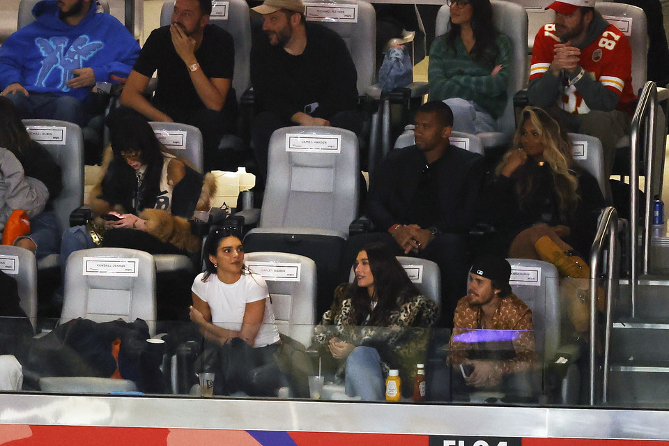 Kendall Jenner, Hailey Bieber i Justin Bieber na Super Bowl 2024