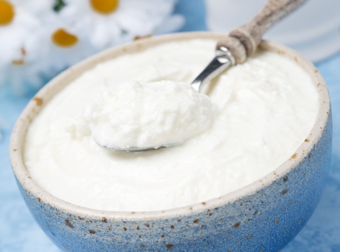 1. Jogurt naturalny z płatkami