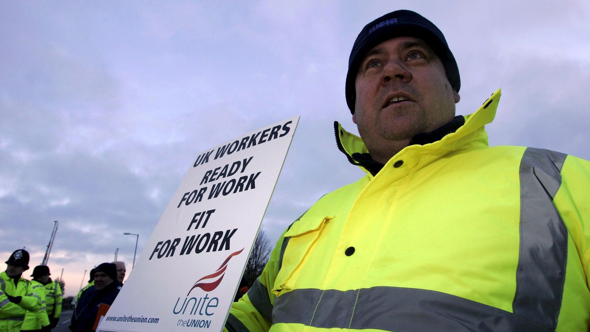 Przed bramą elektrowni na półwyspie Isle of Grain odbyła się demonstracja przeciw polskim pracownikom - podaje gazeta.pl.