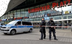 Niemcy: W związku z groźbą zamachu policja zamknęła centrum handlowe w Essen