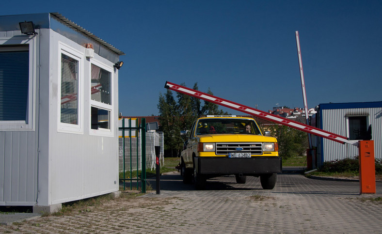 Kiedy policja i straż miejska mogą odholować auto