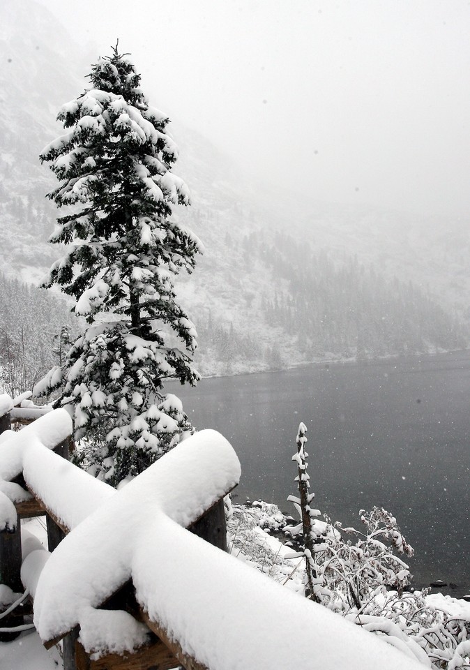 TATRY MORSKIE OKO OPADY ŚNIEGU