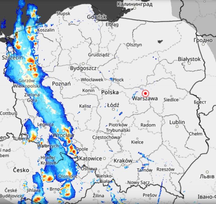 Pas burzowy powoli przesuwa się na wschód