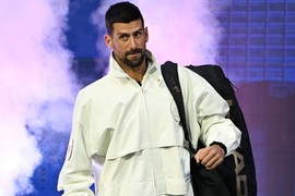 Novak Đoković izgleda premoćno u UNIKATNOJ JAKNI sa detaljima na leđima koji nose POSEBNO ZNAČENJE: "Izrađena je za LEGENDU, svaki šav je jedna priča", kreativna direktorka pokazala ceo proces izrade