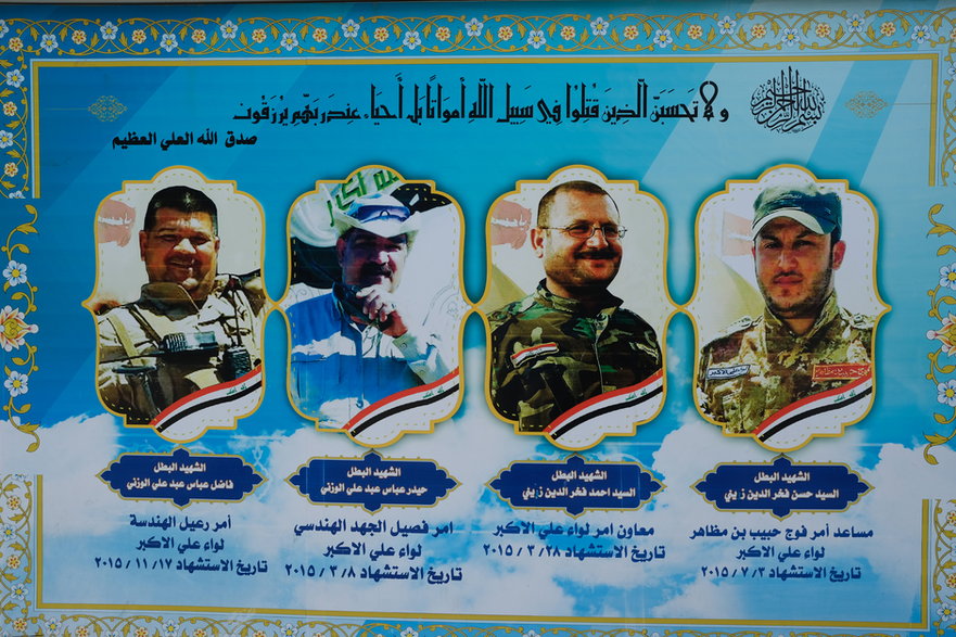 Plakat przedstawiający szyitów poległych na wojnie z ISIS, An-Nadżaf, Irak, 23 marca 2023 r.