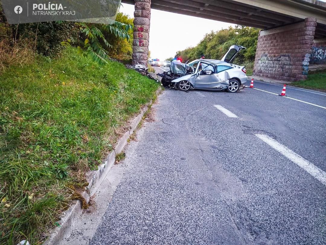 Na zlatomoraveckej ceste prišla o život 21-ročná vodička.