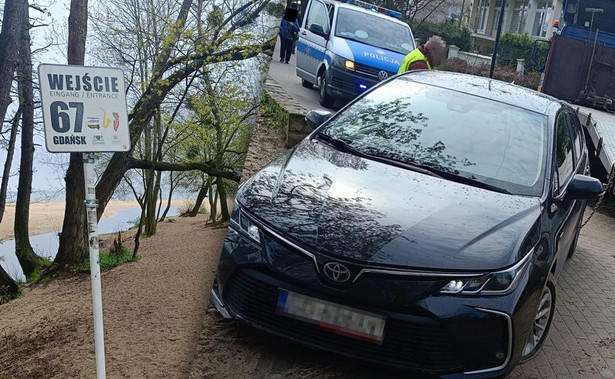 Wjechał samochodem na plażę i dostał 10 000 zł mandatu