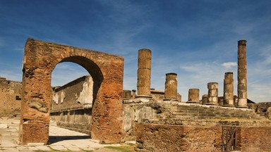 Pod szkieletem mężczyzny w Pompejach znaleziono woreczek z monetami