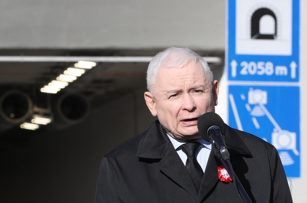 Prezes PiS Jarosław Kaczyński: Będziemy walczyć, by zakaz rejestracji samochodów spalinowych w UE odłożono na lata