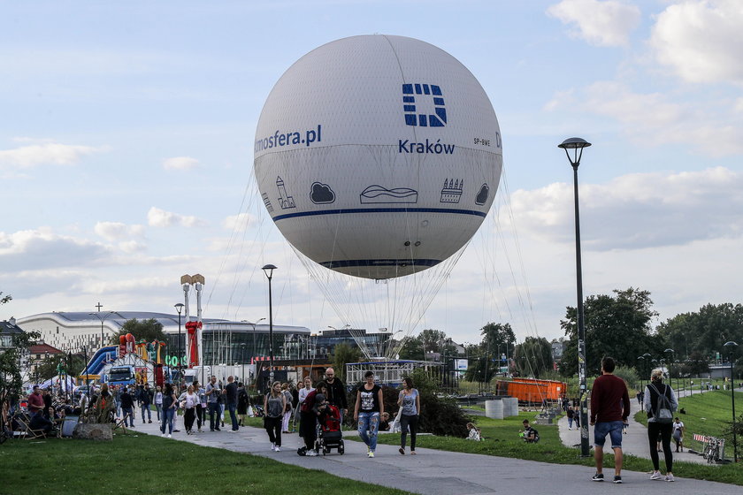 Balon widokowy stanął na bulwarach w Krakowie