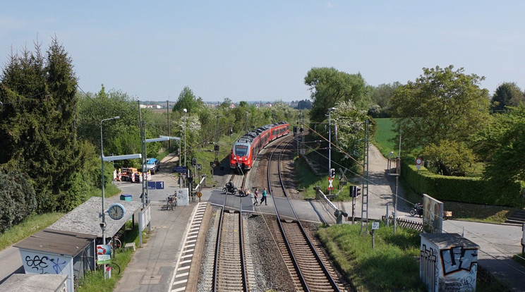 A vonat utasait a katasztrófavédelem munkatársai átszállították a Nyugati pályaudvarra / Illusztráció: pixabay.com