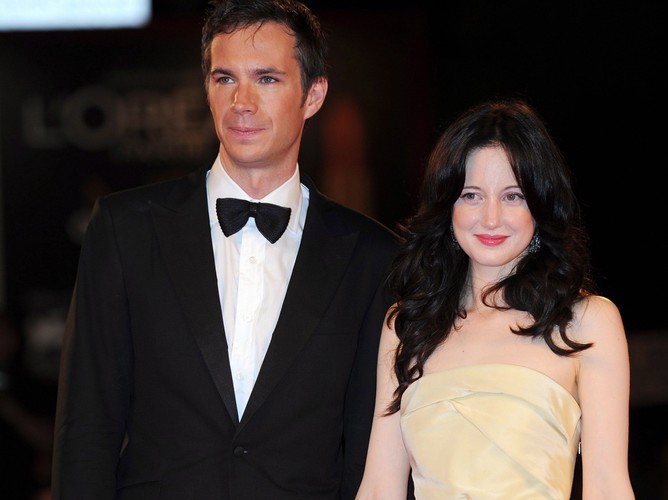 Andrea Riseborough i James D'Arcy