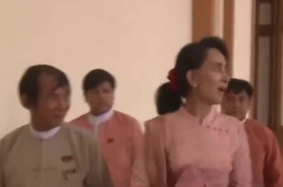 Aung San Su Ći na sudu