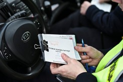 Rząd wyznaczył policji, ilu kierowców i pieszych ma ukarać do końca 2015. Oto DOKUMENT