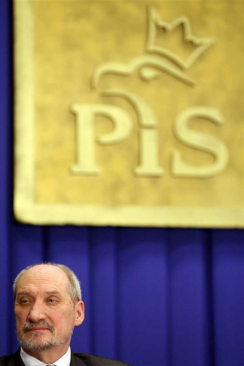 Macierewicz wstępuje do PiS! Będzie we władzach