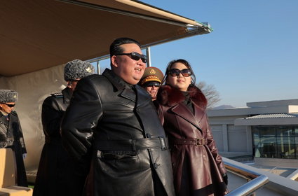 Kim Dzong Un szykuje się na prowokacje. I ogląda z córką samoloty