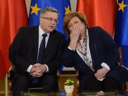 Mistrzyni w dodatku: Anna Komorowska z fantazyjnym krawatem