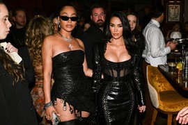 AFTERPARTI MET GALE 2025: Dekolte Kim Kardašijan je SITNICA u odnosu na njene GOLE GRUDI - samo je BRADAVICE prekrila: Rijana OTKRILA STOMAK, a on je poveo BABU na žurku - da, tako zvezde slave