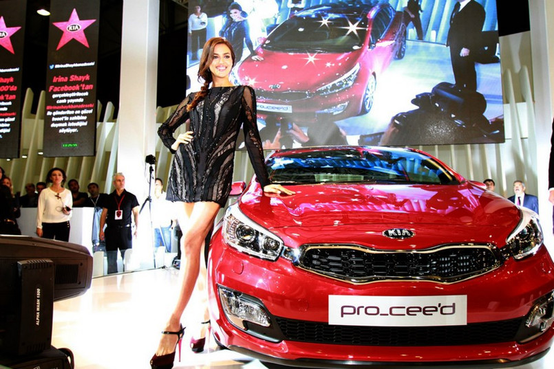 Do pięciodrzwiowego wcielenia modelu cee’d i kombiaka dołączył usportowiony model pro_cee’d. Właśnie ten samochód był jedną z gwiazd salonu samochodowego w Istanbule. Turecką premierę uświetniła rosyjska supermodelka Irina Shayk