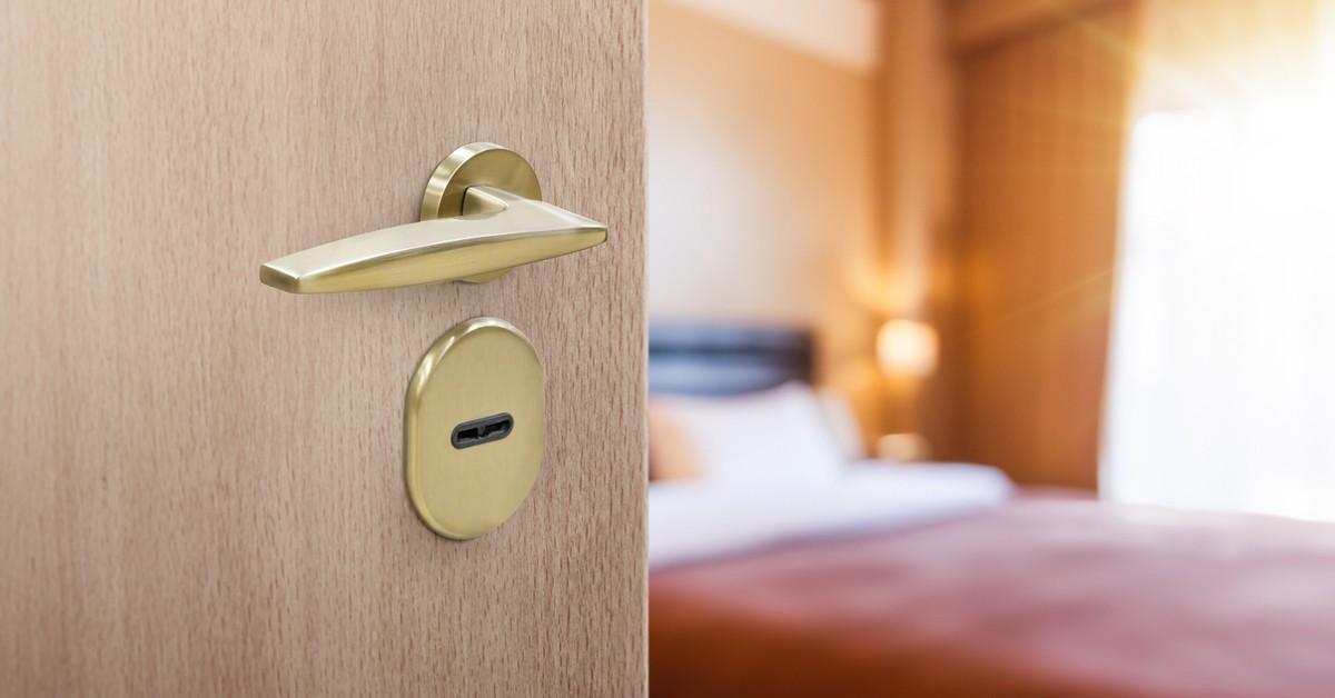 Po co telefon stacjonarny w pokoju hotelowym?