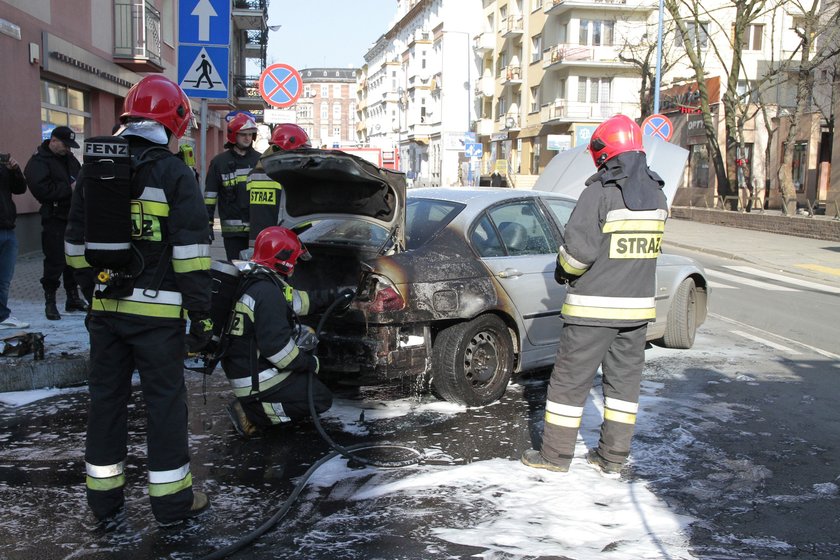 W centrum Opola spłonęło BMW