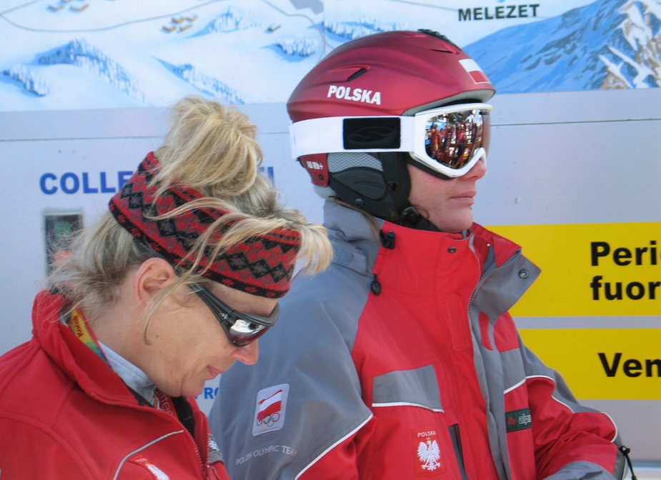 Zofia Rumińska (po lewej) z Jagną Marczułajtis-Walczak w czasie zimowych igrzysk olimpijskich w Turynie w 2006 r.