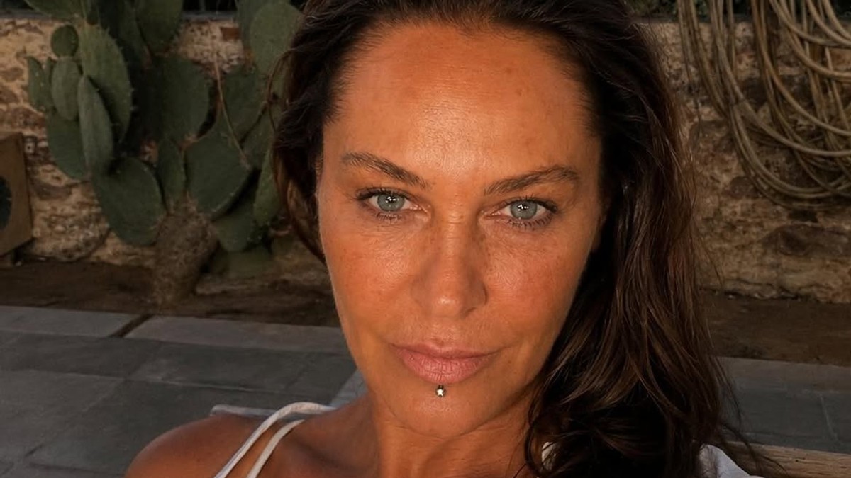 Turska glumica Hulja Avšar zapalila Instagram: Sultanija Safije u 63. pozira u kupaćem