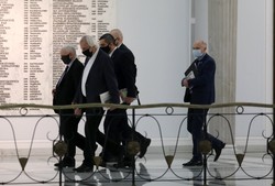 Wzrost poparcia dla PiS, spadek dla Koalicji Obywatelskiej. SONDAŻ