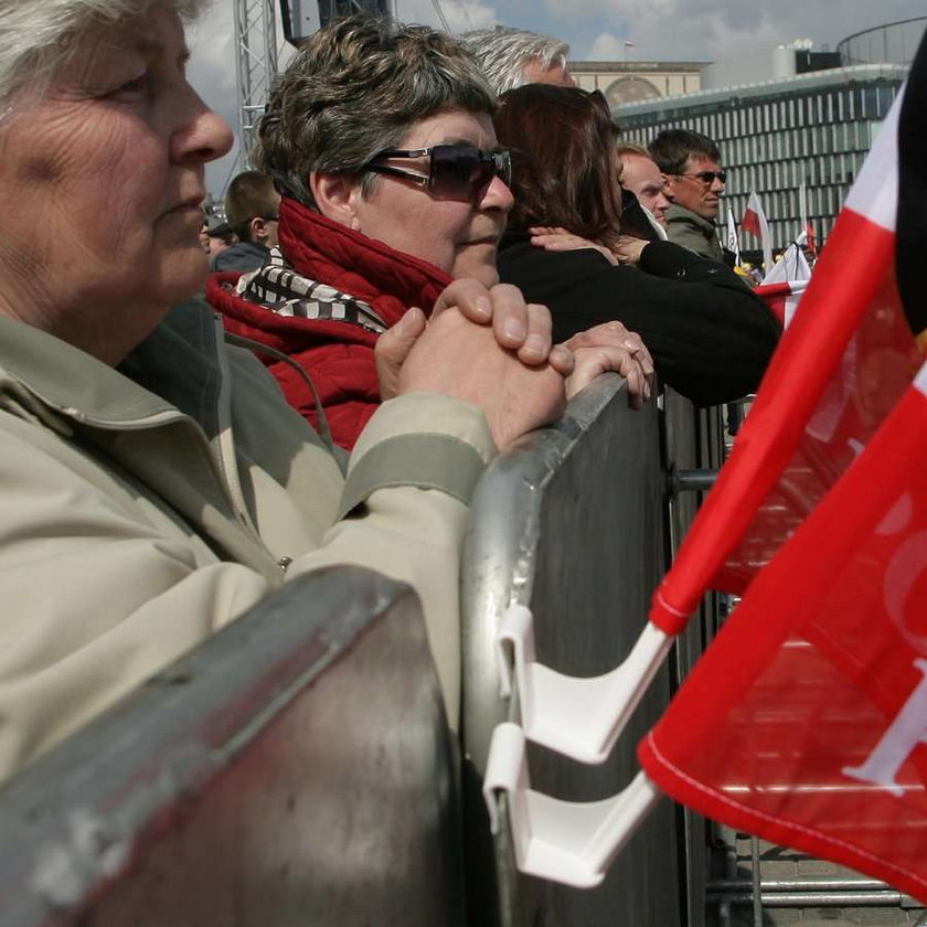 plac Piłsudksiego, żałoba, Warszawa, katastrofa, śmierć prezydenta, Lech Kaczyński, msza