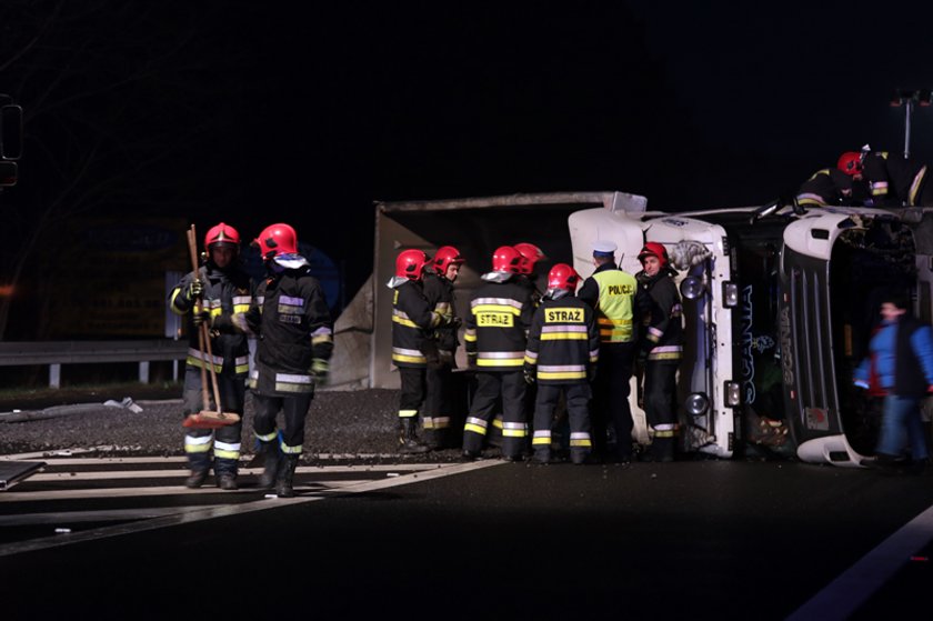 Wypadek pod Zieloną Górą. Zderzyły się dwie ciężarówki