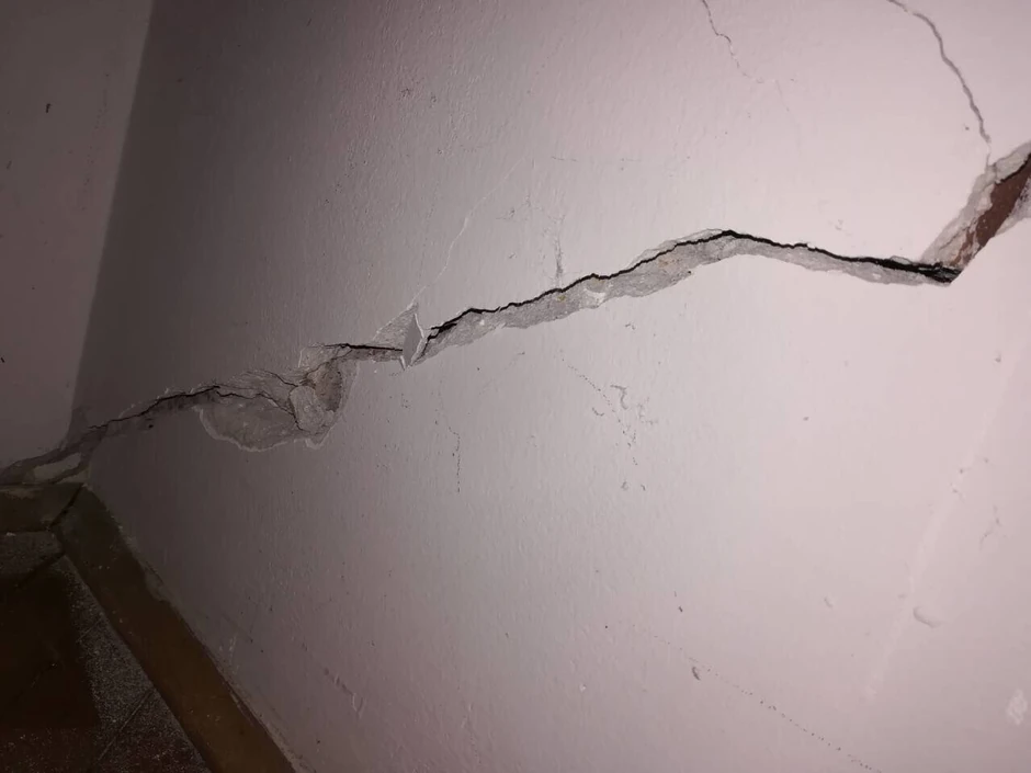 Pukotine na zidovima šire se iz dana u dan
