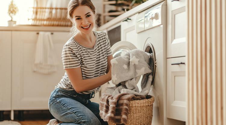 Erre az öt dologra kell figyelni mosás előtt és szépek maradnak a ruháid. Fotó: Getty Images