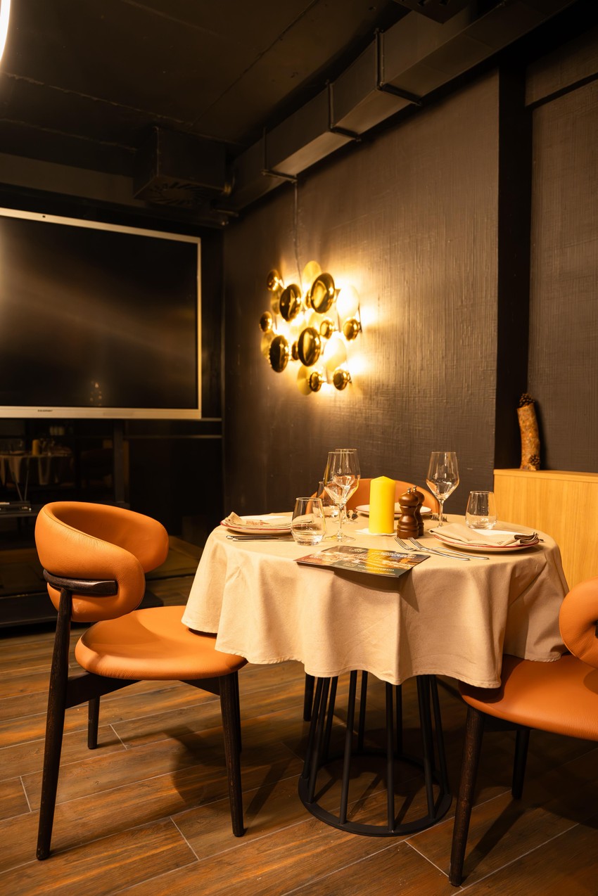 Moderan ambijent u restoranu "Mala fabrika ukusa" by Golden Panorama