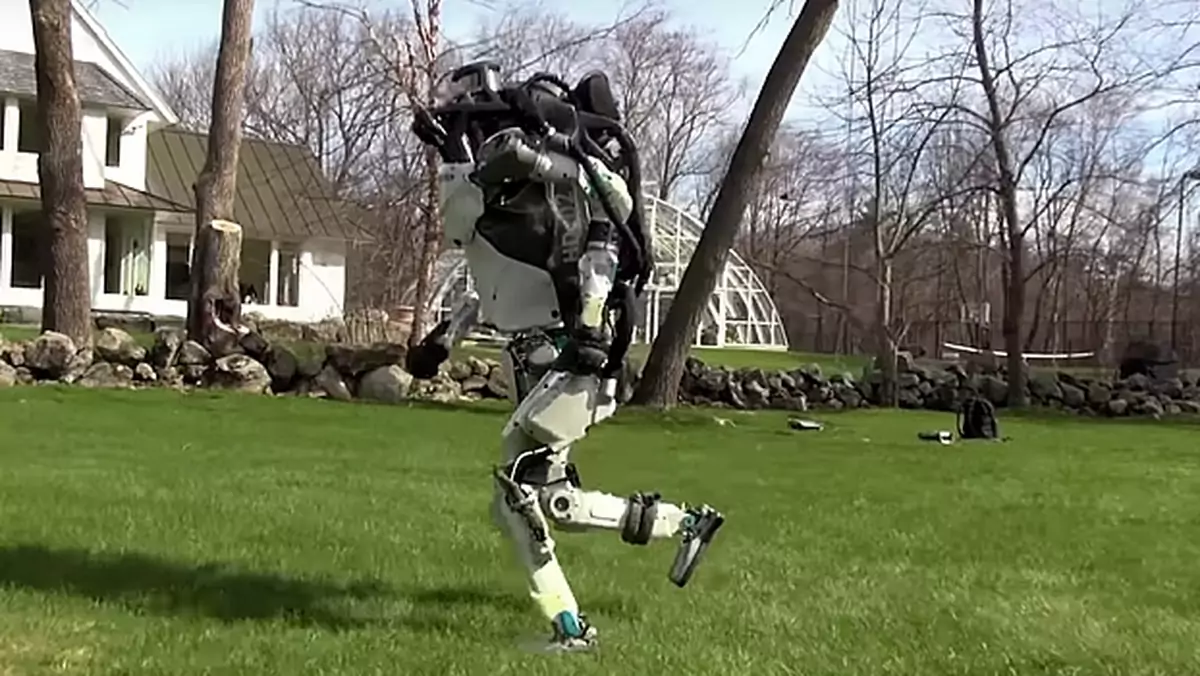 Boston Dynamics pozwala Atlasowi wyjść na spacer bez smyczy