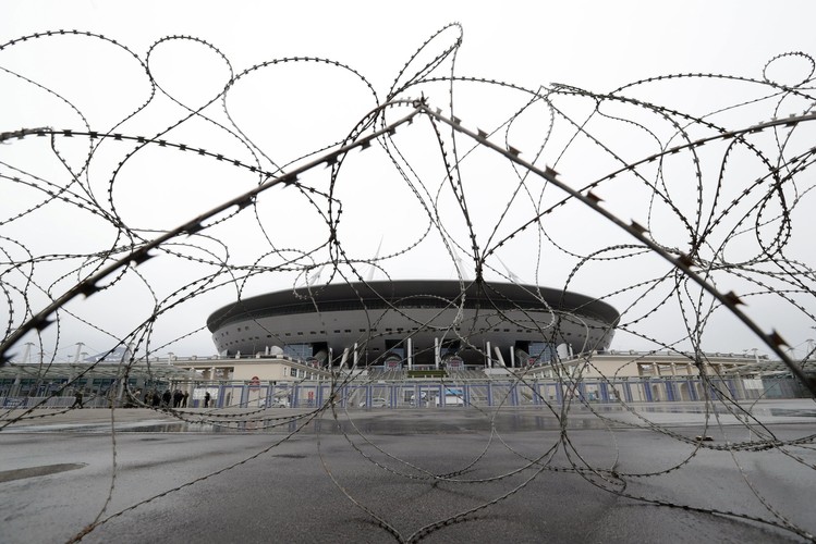 Rosyjska policja ćwiczy przed mundialem walkę z piłkarskimi chuliganami