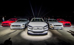 Ford Mustang Mach-E ujawniony. To nowy elektryczny SUV z ogromnym zasięgiem